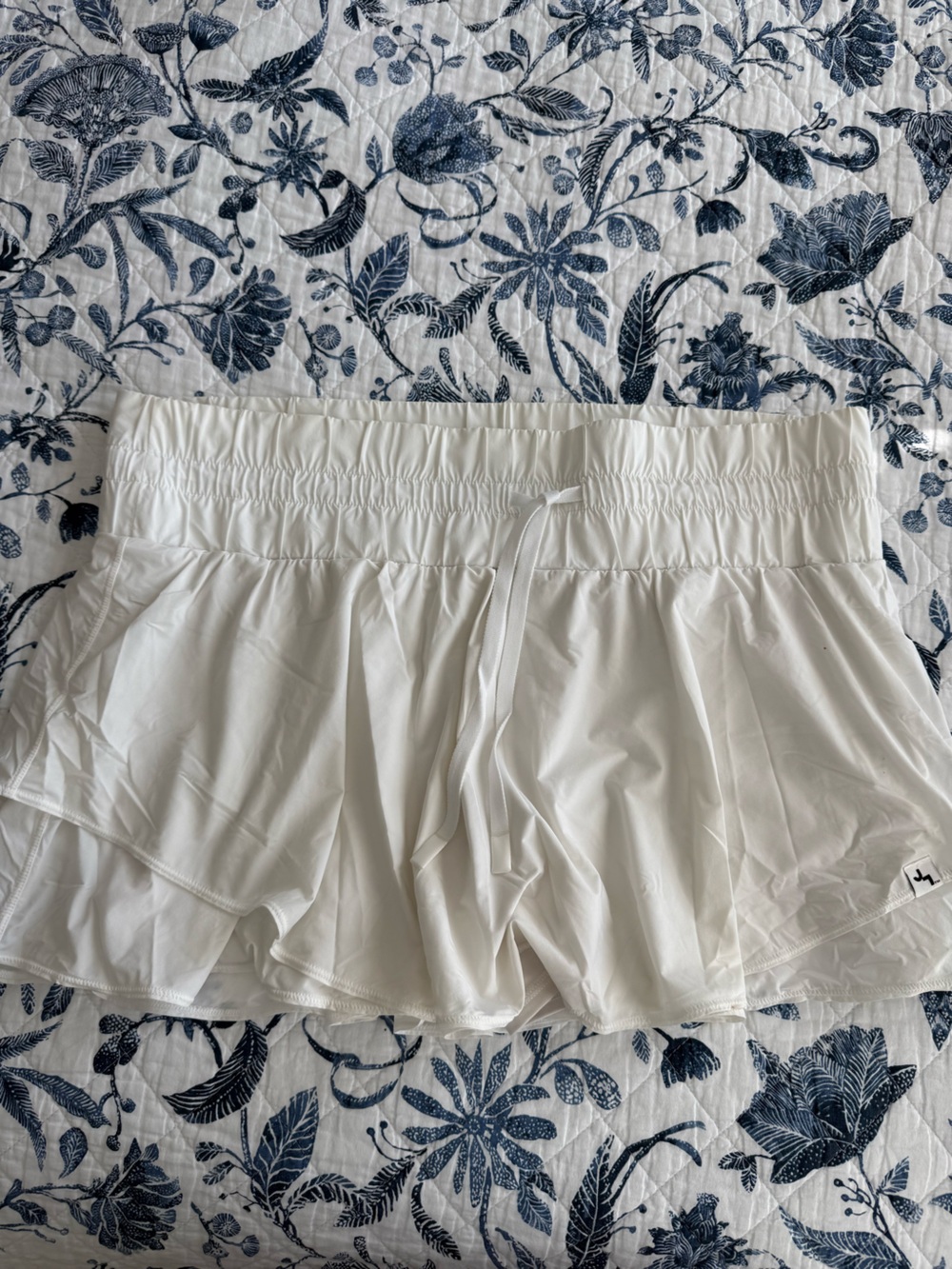 JoyLab White Elastic-Waist Ruffled Skort